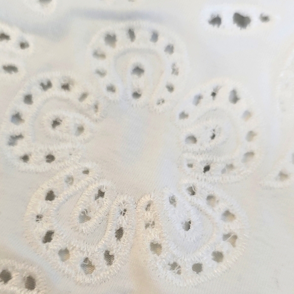 NEW Anne Klein White Eyelet/Crochet Sleeveless Pull on Blouse  Keyhole Back XL - Picture 16 of 16